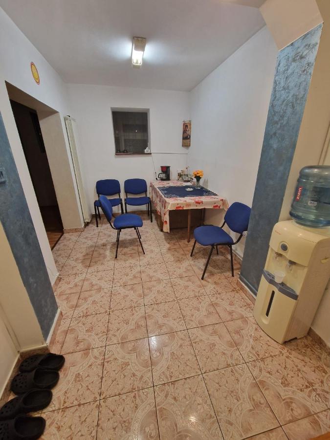 Apartament Victoria Apartment Targu Jiu Exterior photo